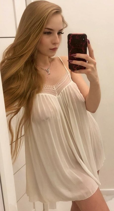 Oksana Neveselaya star pornographic pic