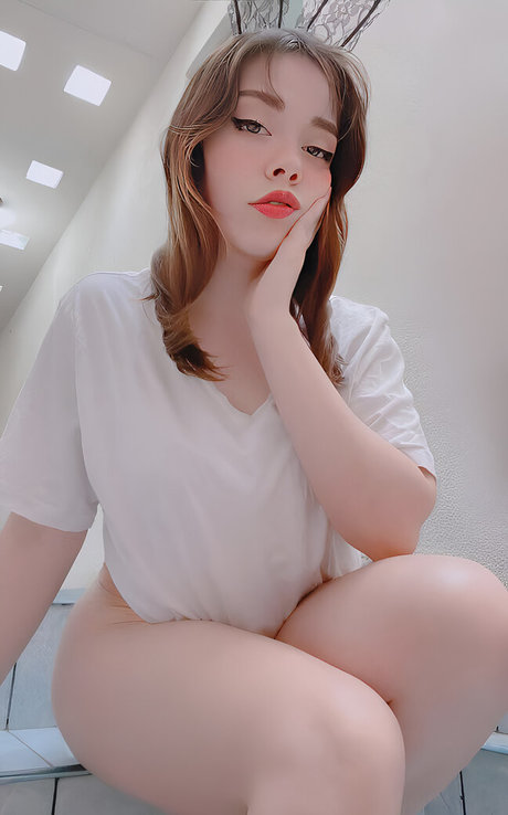 Frbuni model nude pic