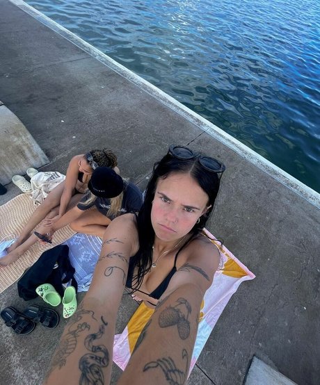 pruelearyy naked actress gallery