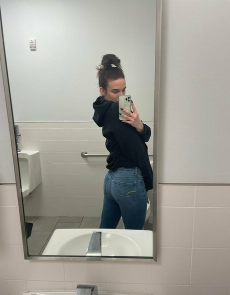 welcometothesmokeshow star perfect pics