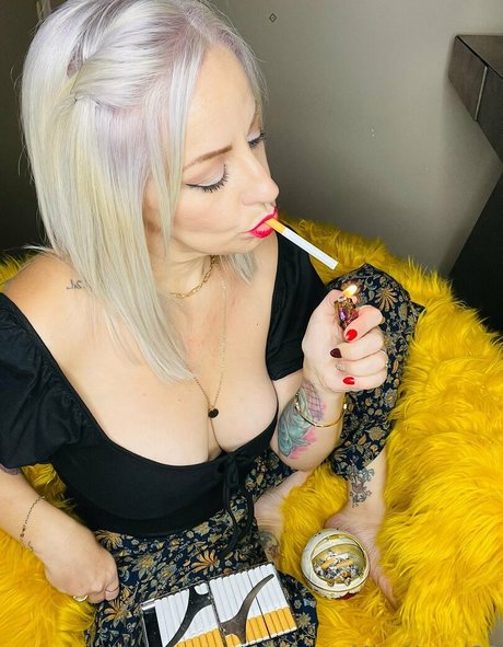 miss hazel80 erotic model gallery