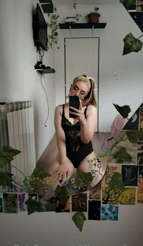 lillymeawfree sex actress photos