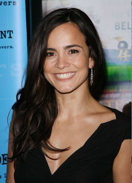 Alice Braga exclusive star img