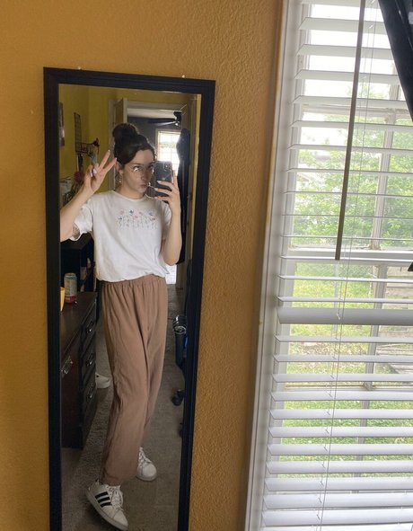 Taylor Hamilton nudes model picture