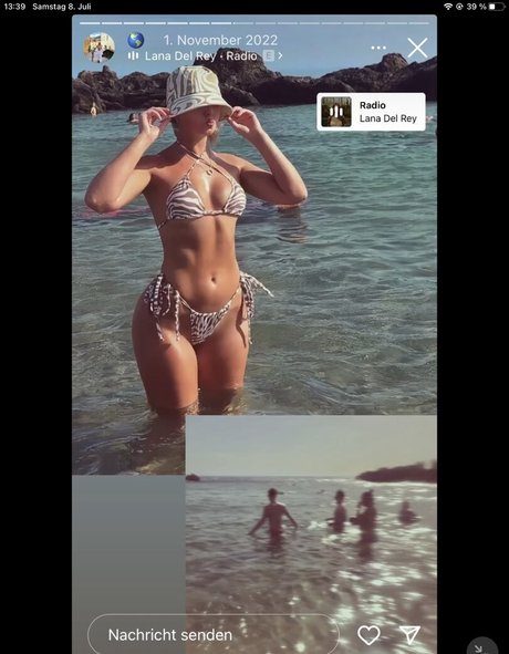 Maisie Simpson nude model photo