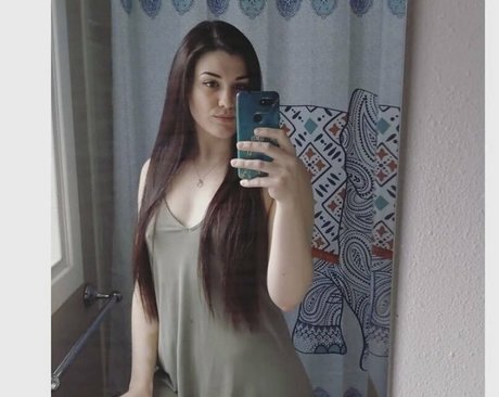 curvyjasssy model adult image