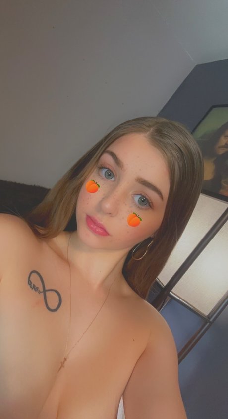 Amber Satin hot actress pics