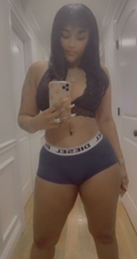 Noemy model hd pictures