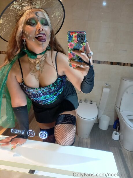 Noe Pink_ model xxx picture