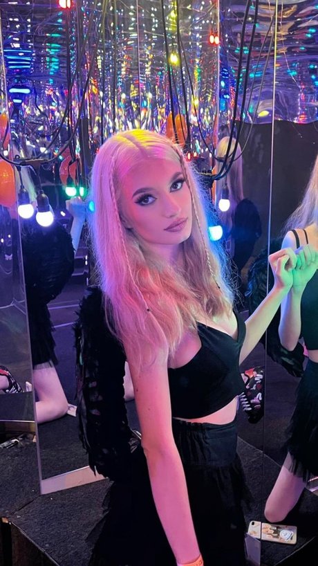 AlexysRosy star sex photo