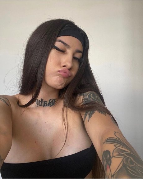 Andreita Miau_ naked model img