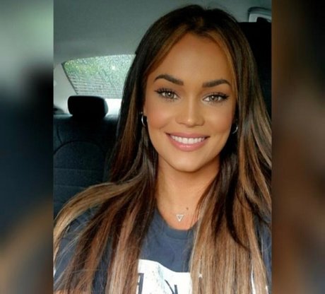 Adriana Luxxxxx pornstar sexy images