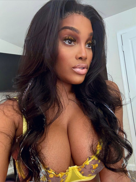 Nyabella perfect actress pictures