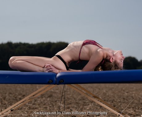 Nudeyogini Ambika free model pic