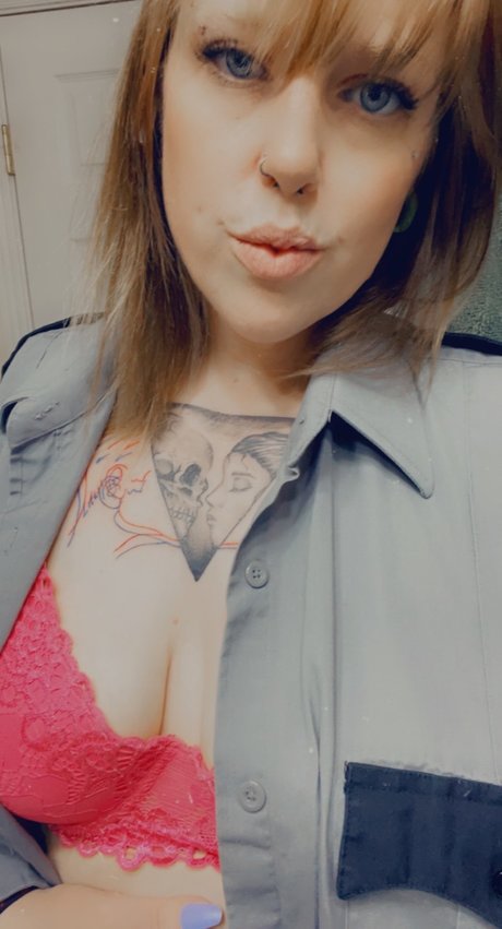 BeautifulDisaster star erotic photos