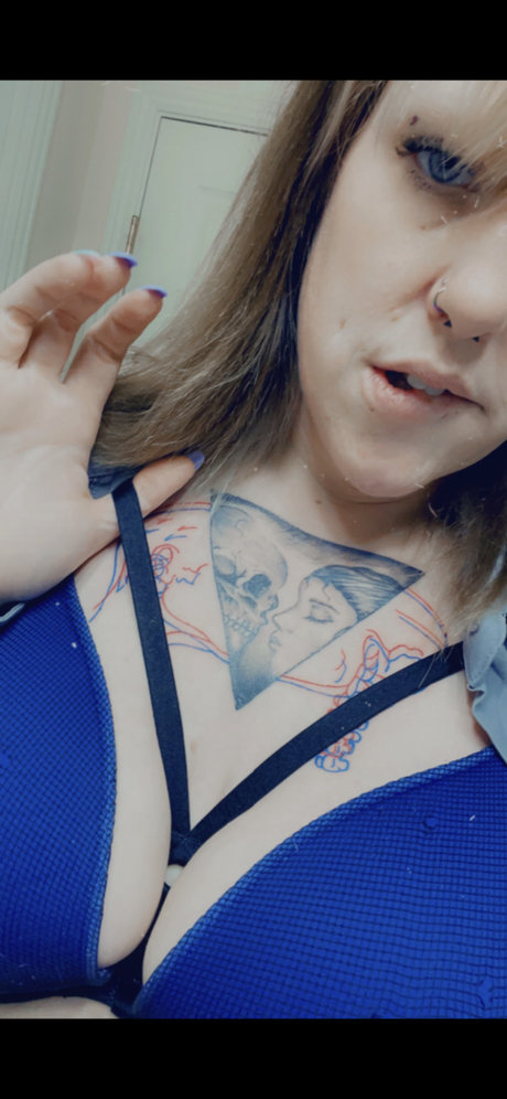 BeautifulDisaster model pornographic picture