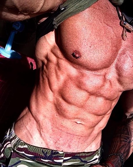 Aaron Wild model adult pic