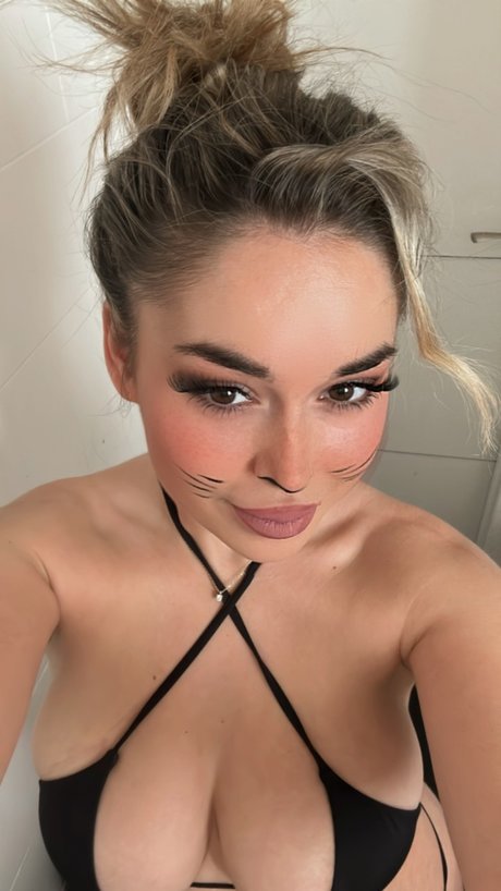 Alexandra Moreira xxx pornstar image