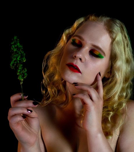 OkamisKitten pretty model pics