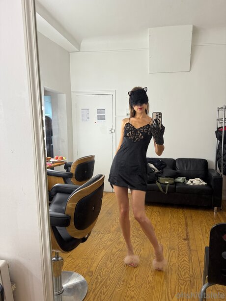 Lele O star nude gallery