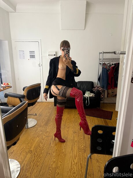 Lele O naked actress pic