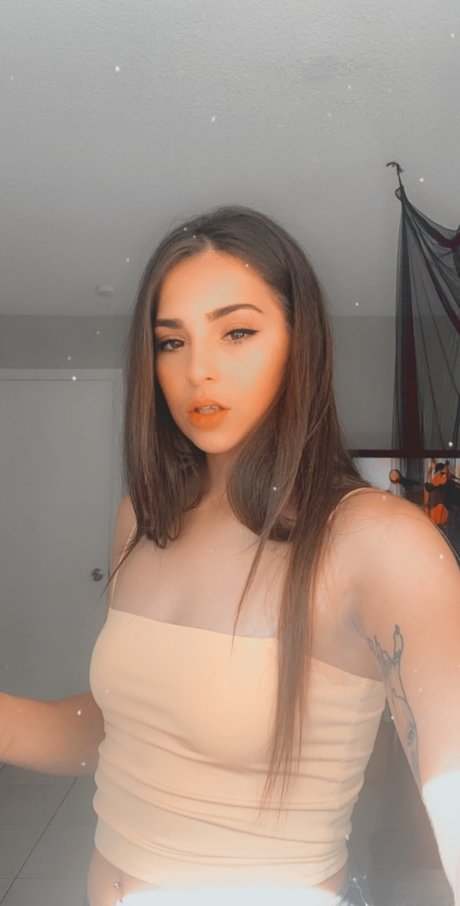 Sofie Reyez sexy model images