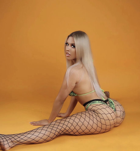 TOP ONLYFANS star pic