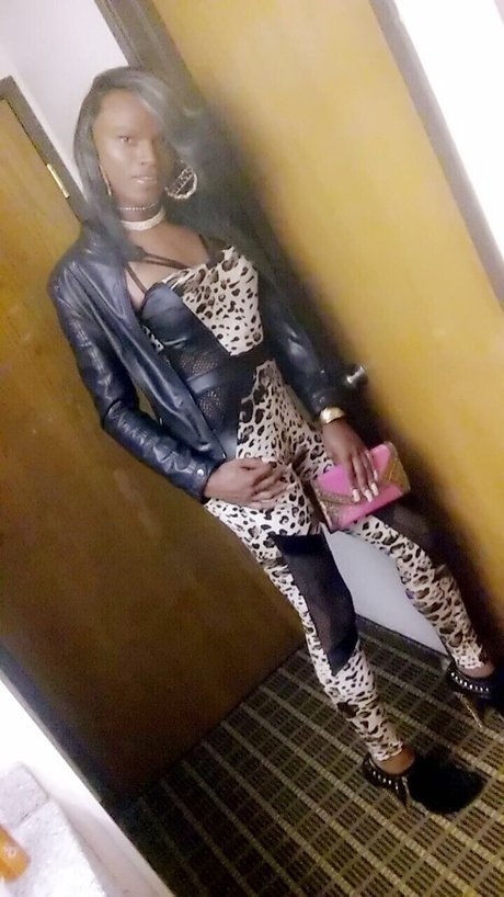 London dior xxx model picture