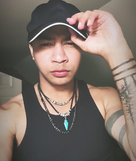 Adonis Alexander beautiful model pic