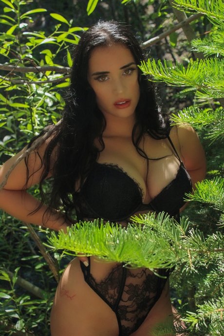 Mia Marz naked pornstar archive