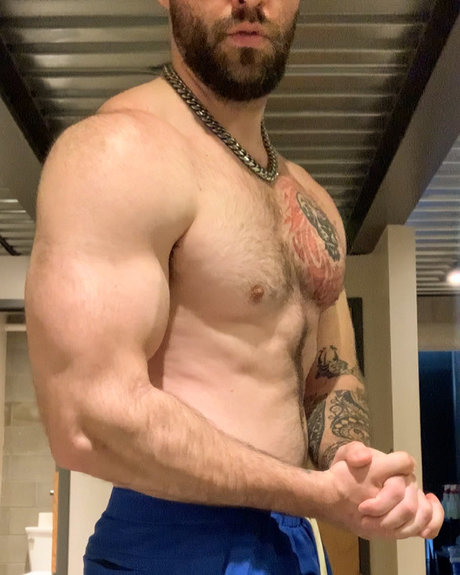 Keenan model exclusive pictures