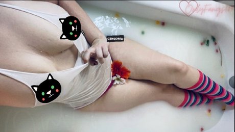 OnlyFangs exclusive model picture