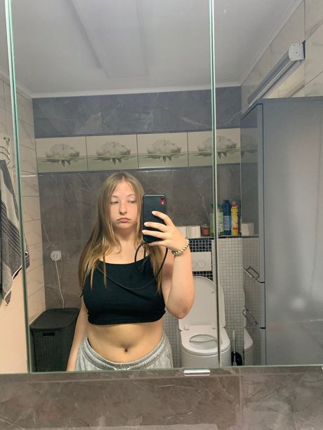 Ondreana naked pornstar image