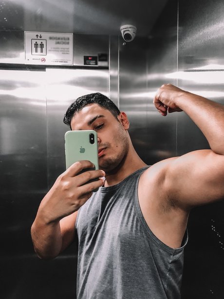 Maykon Lopes pretty model img