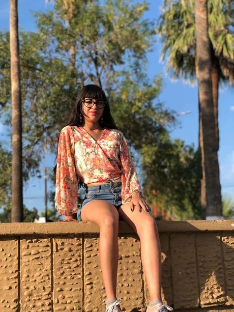 AbrilDTC star nude photo