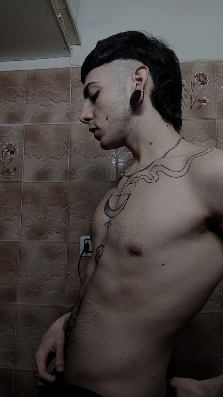 alienosupremo star beautiful galleries