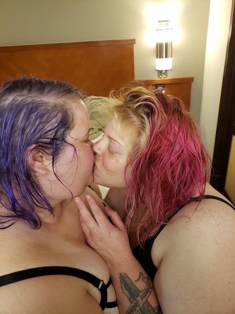 Alice The Cat naked model image