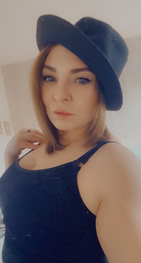 _Little Wonders gentlemans lounge pornstar art images