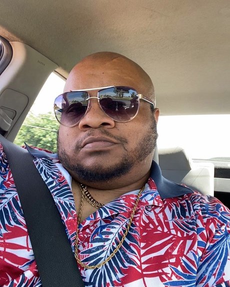 OUTTACONTROLKING sexy pornstar pic