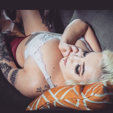 Diana Showgirl xxx model pictures