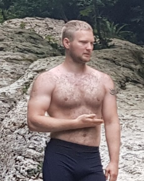 _Adam Feral_ model free img