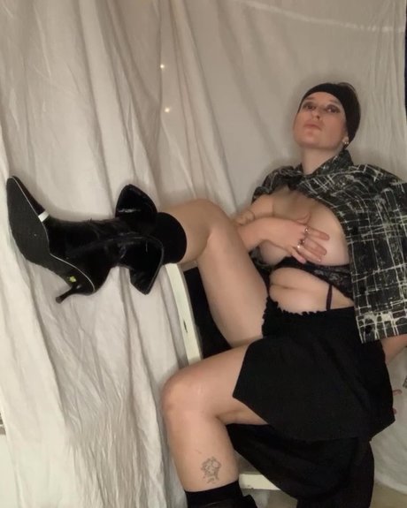 Albtraumaufzweibeinen star nudes pic