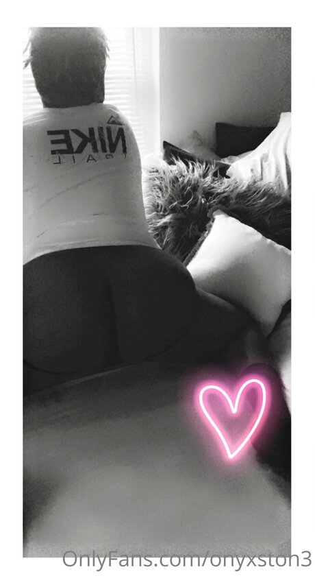 OnyxSton3 model adult gallery