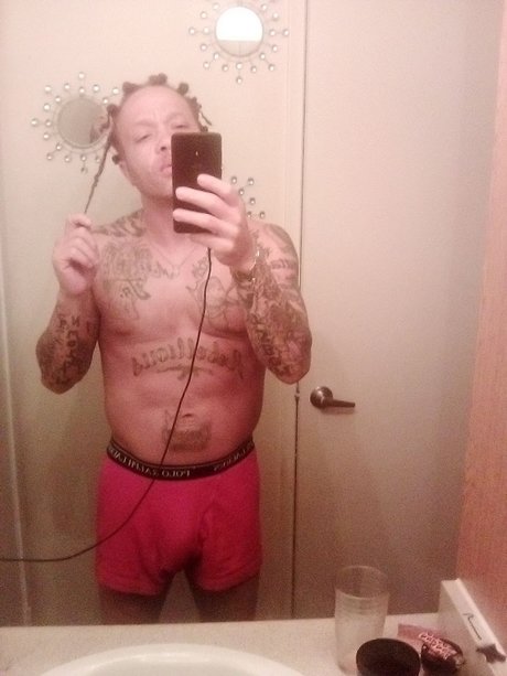 10inchesofred free model pics