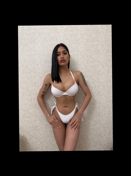 Akita nudes model image