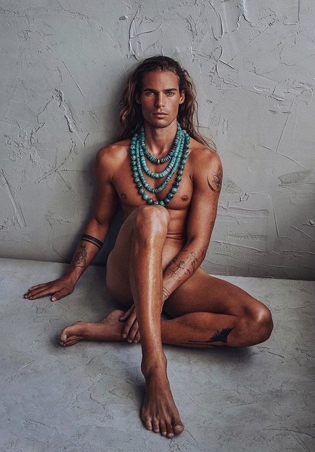 Akos nice actress image