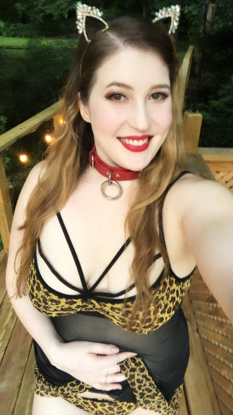 Alabaster Kitten model nude archive