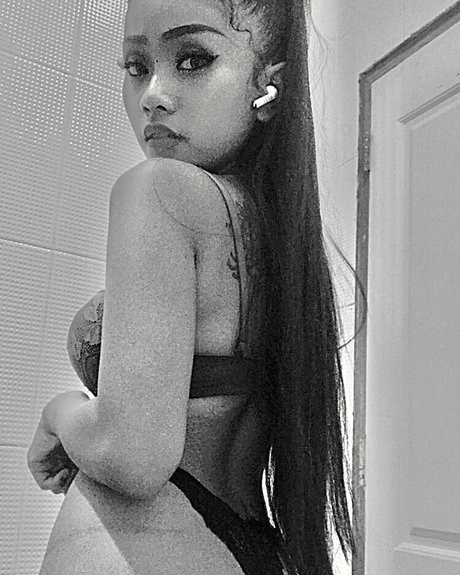 Vichunee s nudes star photo