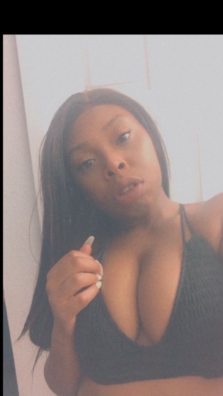 Juicy P_ nude model pictures