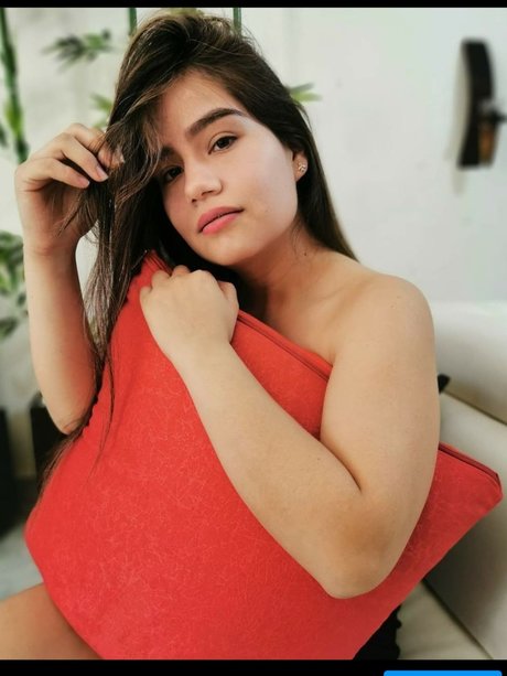 Paratractive nice actress image